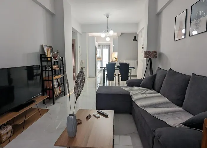 Luxury & Spacious Apartment In Athens